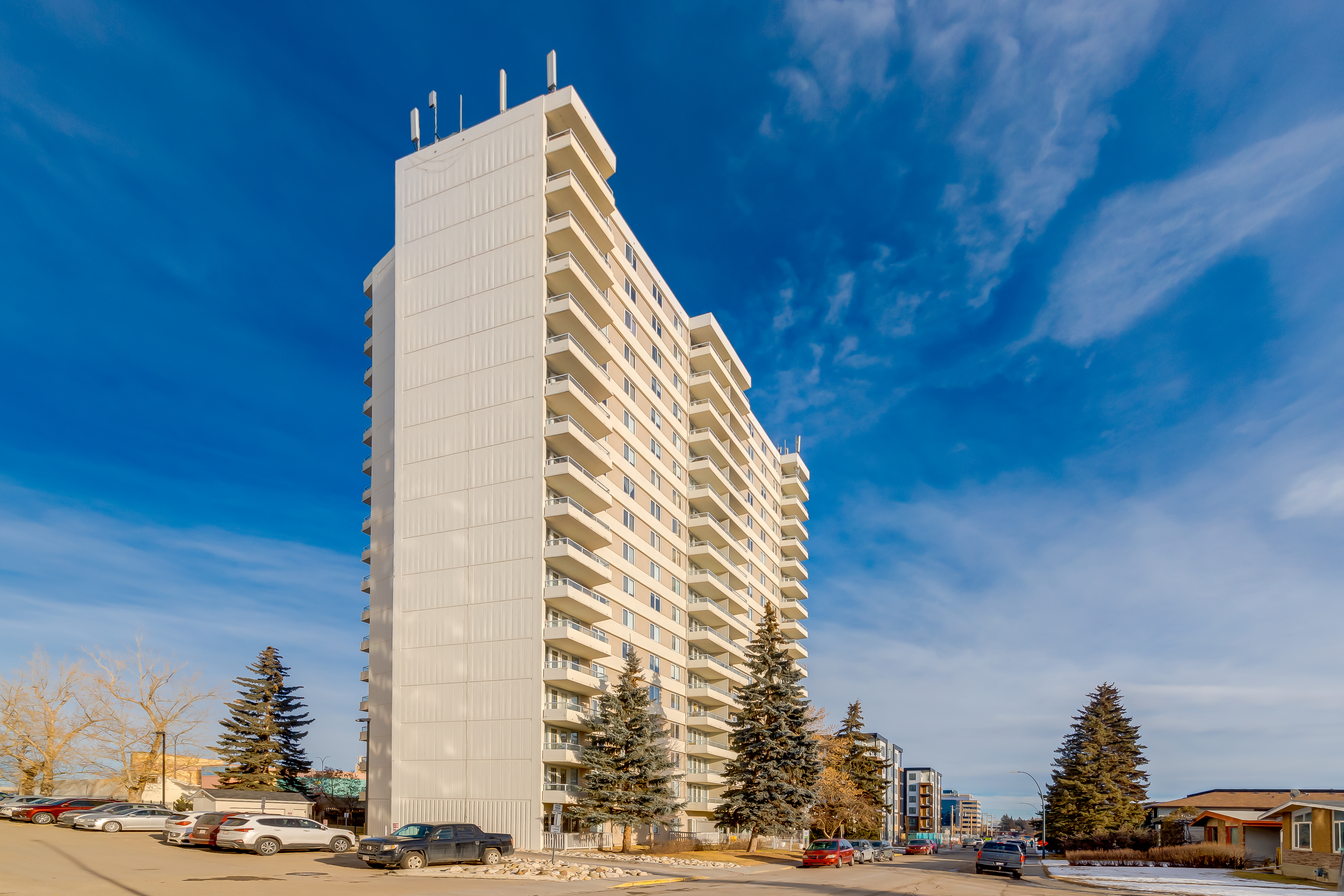 Learn what floor is the best to live on in an apartment building.