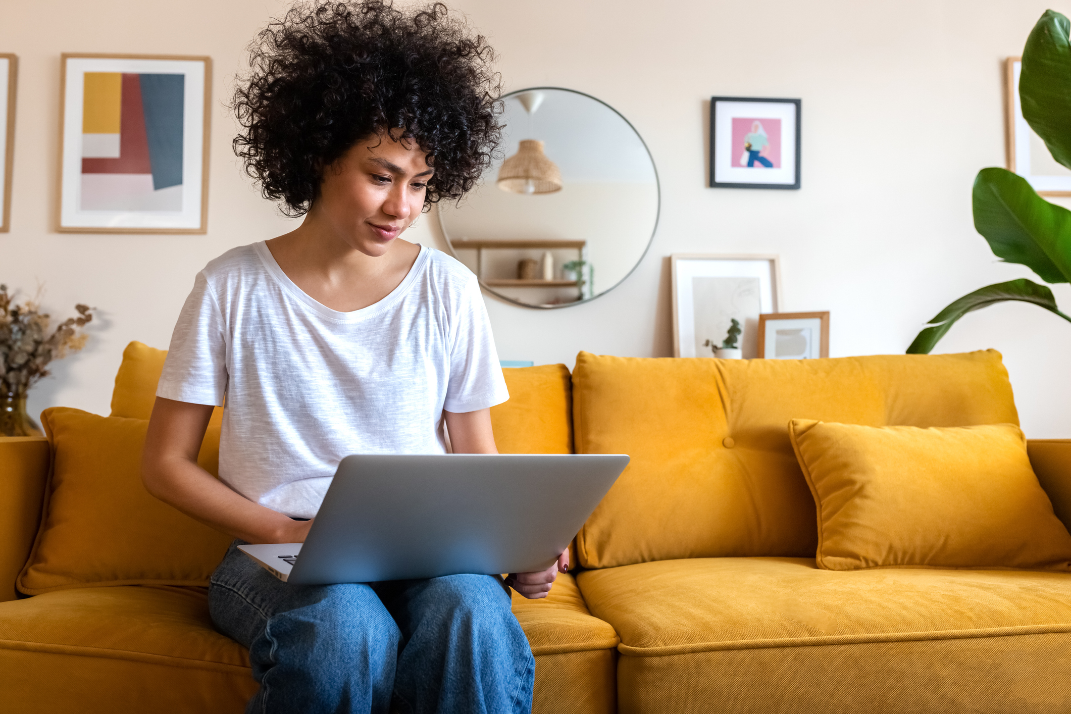  On-campus vs off-campus apartments: what works best for students. 