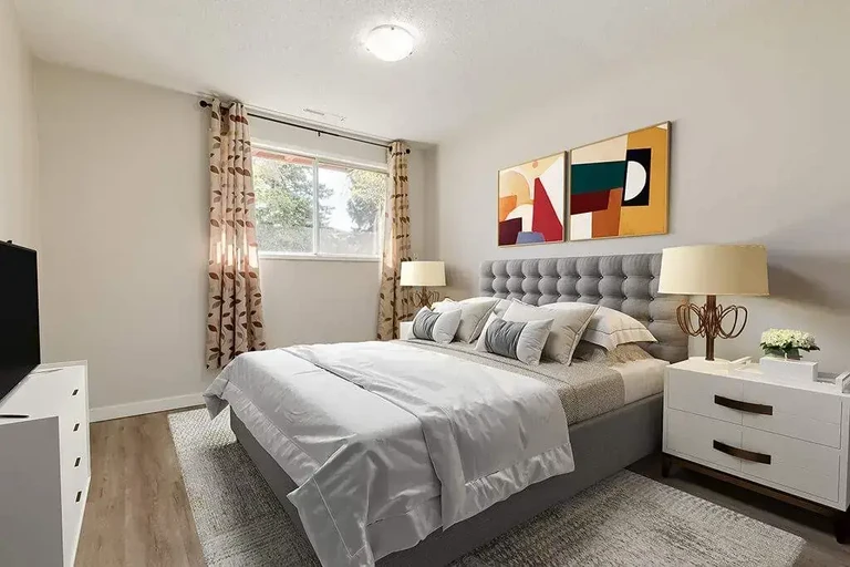 Comfortable size bedroom at Declan Villa in Camrose.