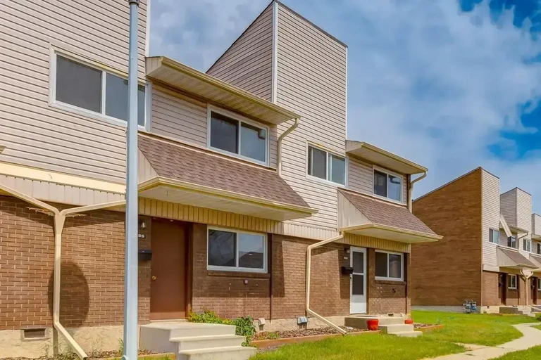 South Ridge Townhomes for rent in Edmonton.