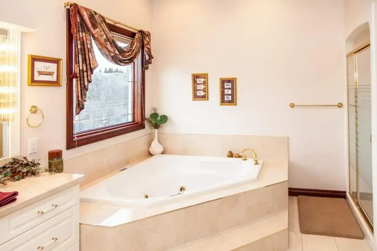 Luxury full bathroom with jacuzzi at Findlay Place Penthouse in Medicine Hat.