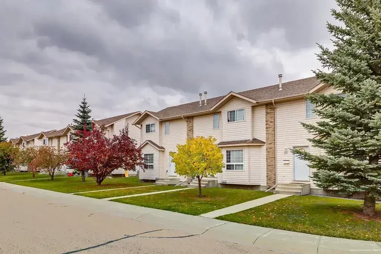 Kelloway Crescent Townhomes for rent in Red Deer.