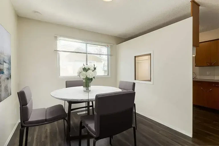 Dining corner at Bow River Gardens in Wetaskiwin.