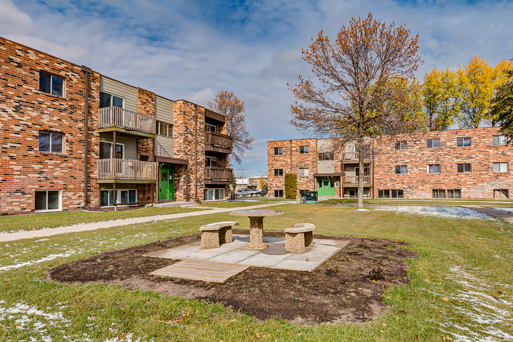 Prince Andrew Apartments Yorkton Apartment Rent Avenue Living Communities