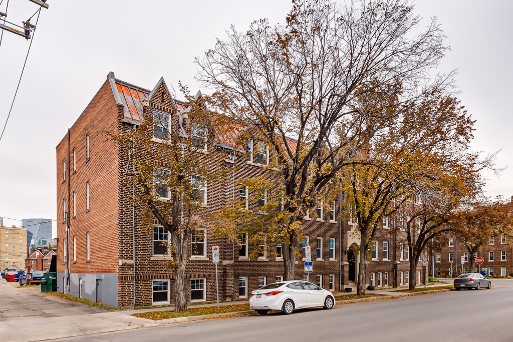 Chateau Apartments Regina Apartment Rent Avenue Living Communities