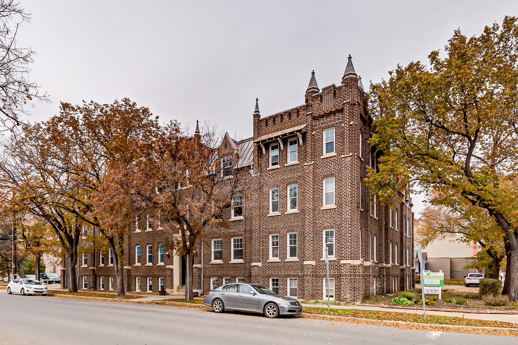 Chateau Apartments Regina Apartment Rent Avenue Living Communities