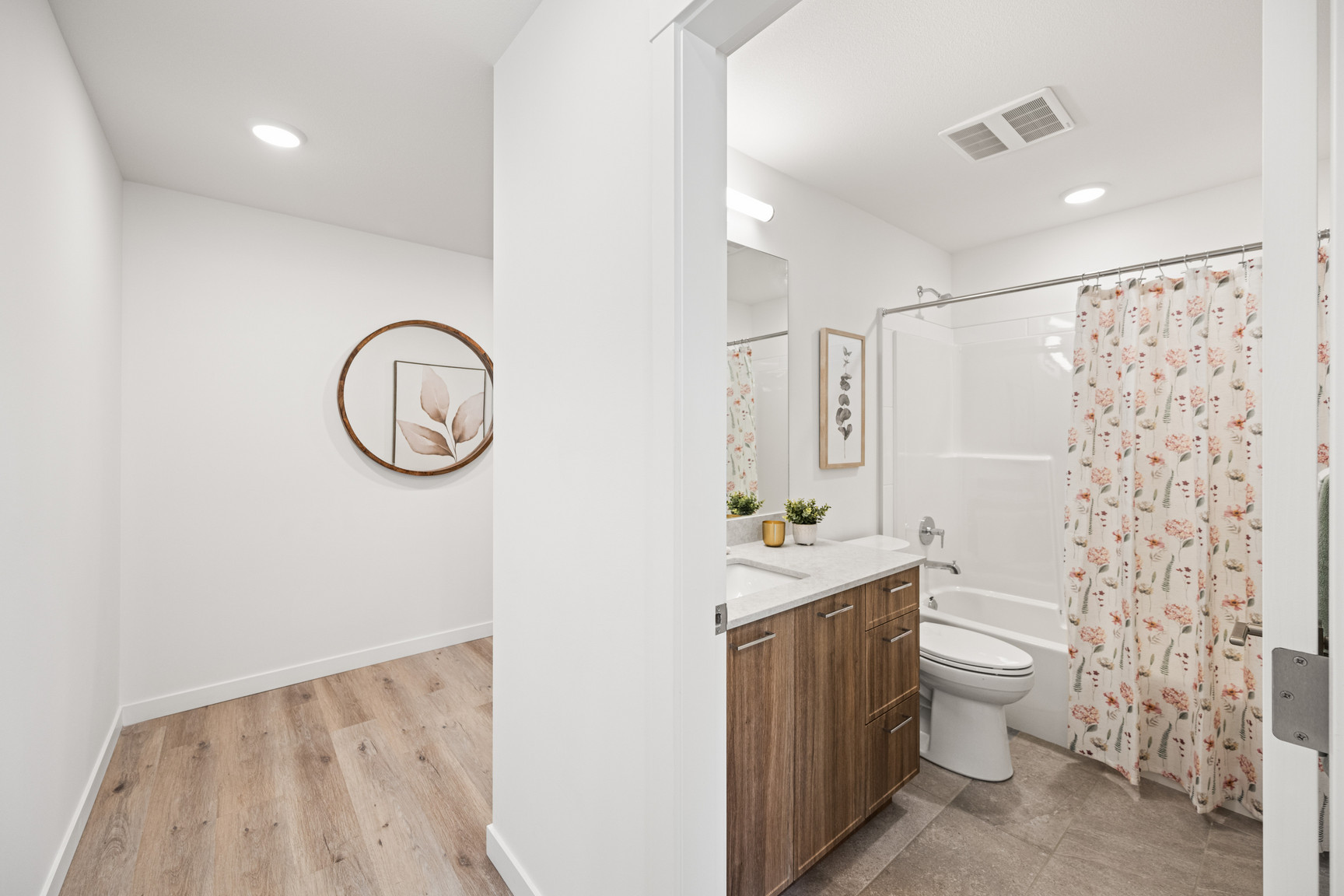 Desktop Home Image - 6