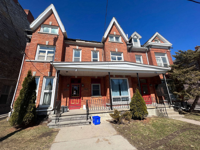 241-243-245 Brock St