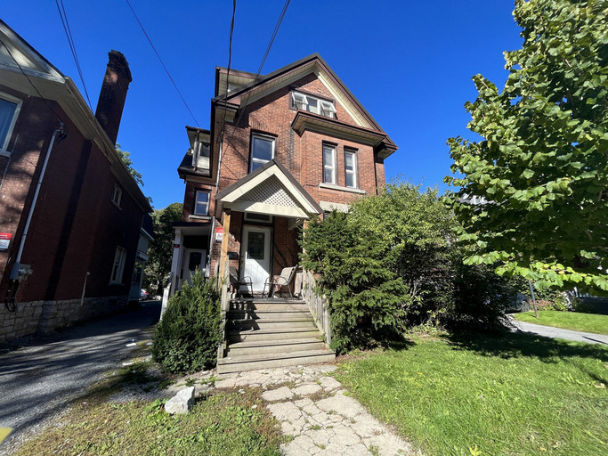 220 Frontenac Street