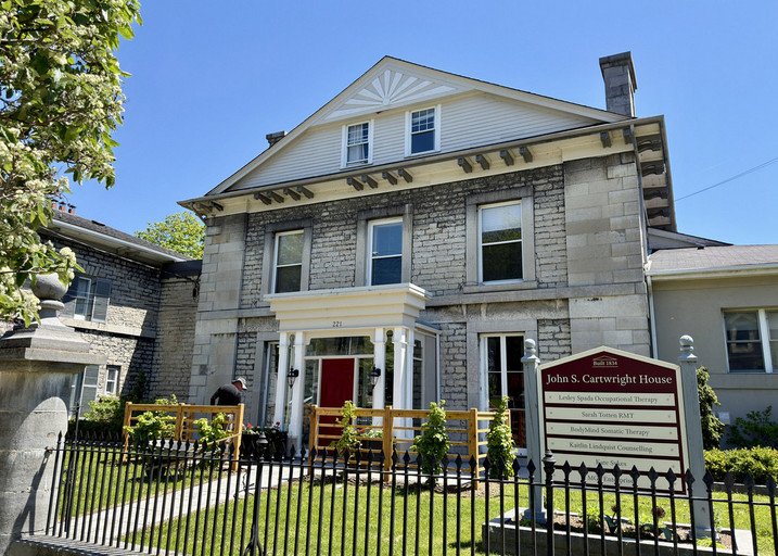 221 King St E, Kingston, ON