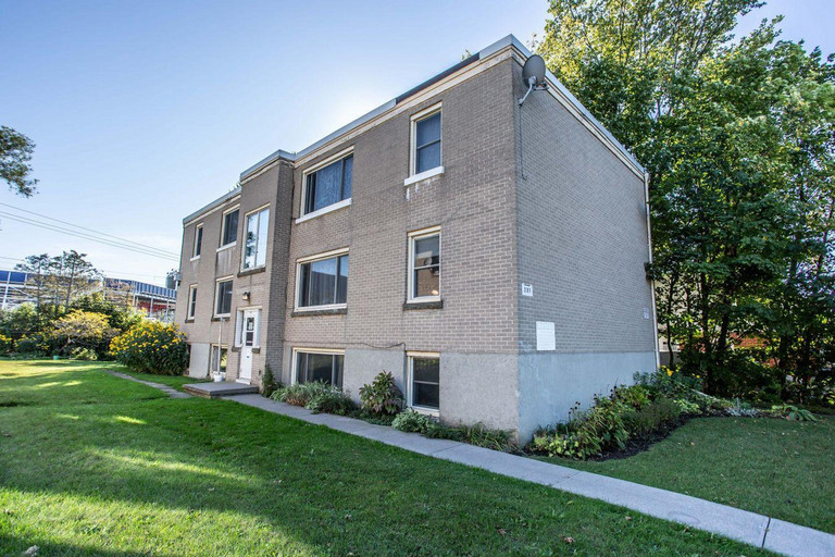 297 Young St Featured Properties