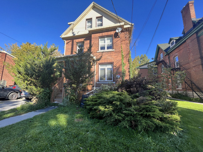 443 Johnson Street - [ Student Rental ]