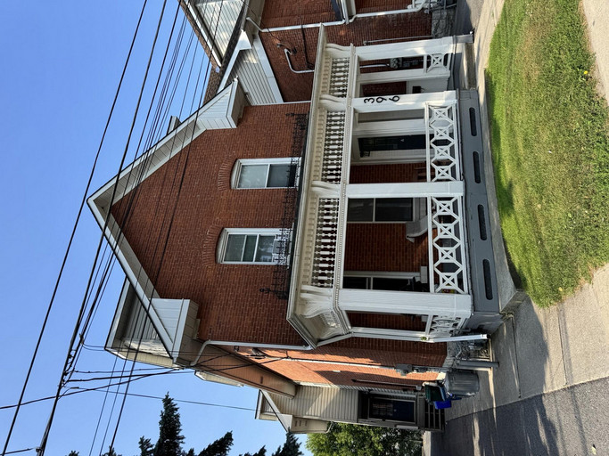 396 Brock St - [ Student Rental ] 