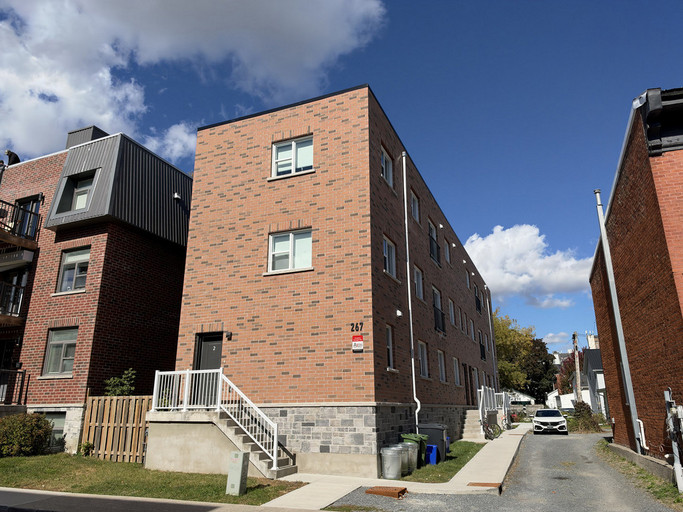 267 Earl St  - [Student Rental]