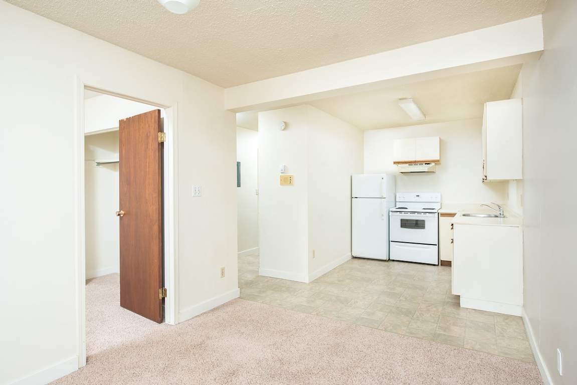 Edmonton Apartment Photos and Files Gallery RentBoard.ca Ad ID AOM.562724