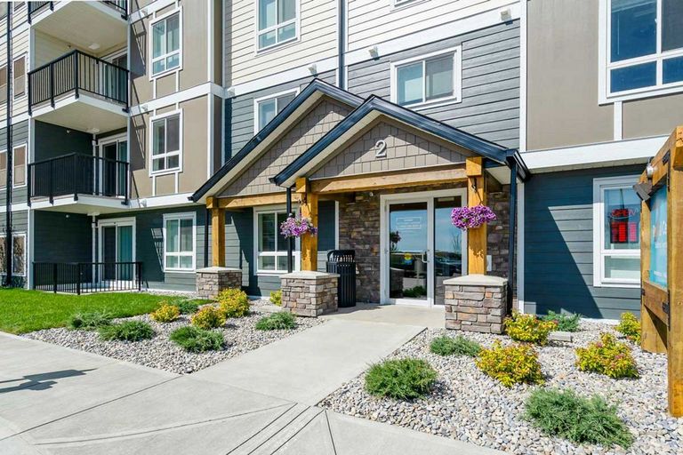 Lakecrest Apartments