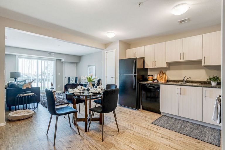 Lakecrest Apartments