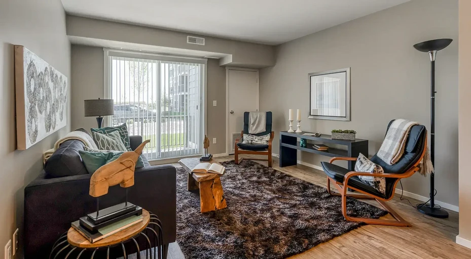 Lakecrest Apartments