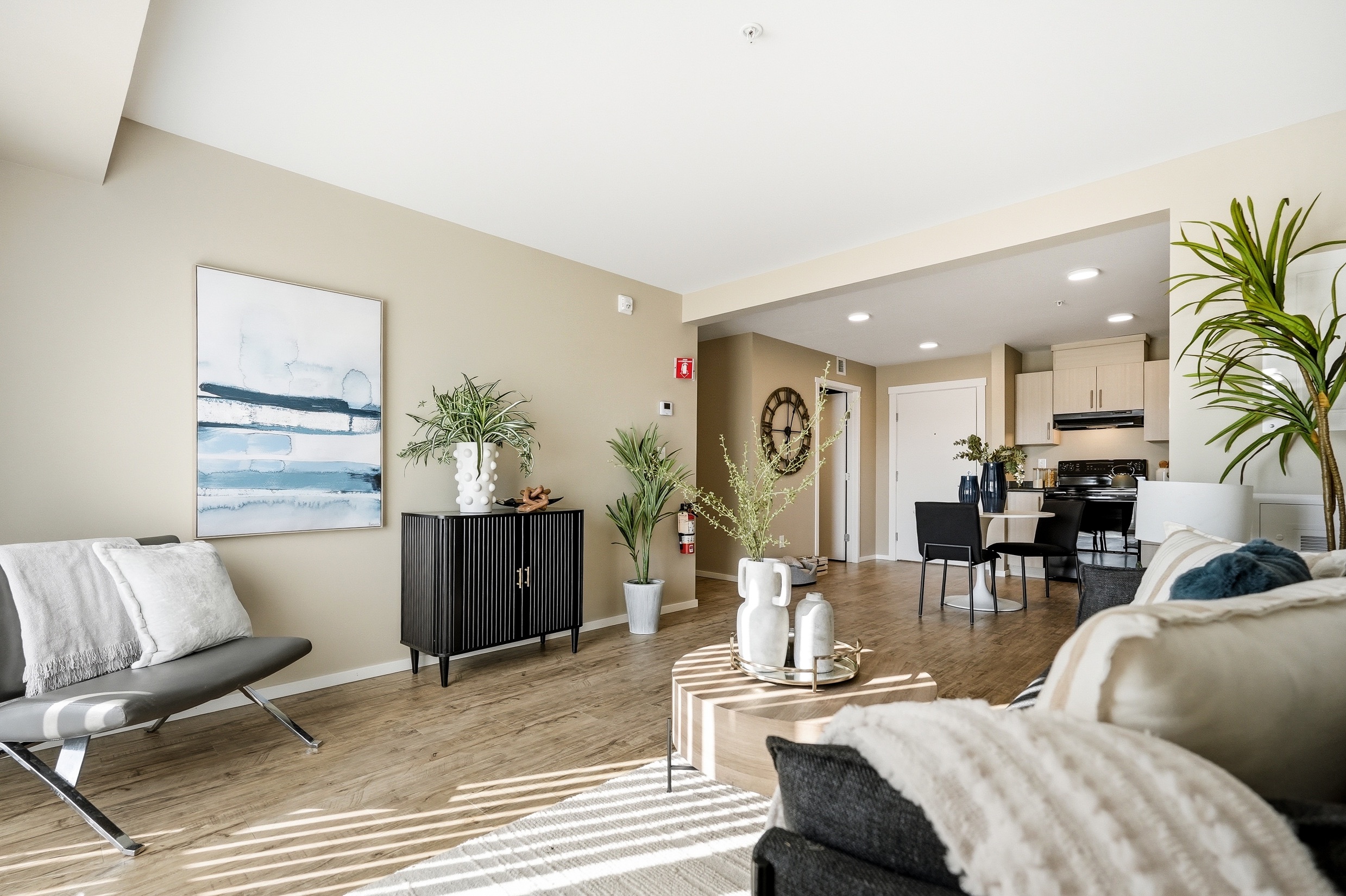 https://s3.amazonaws.com/lws_lift/broadstreet_rebuild/images/news/1779393442259_Broadstreet_Properties_-_Seasons_Apartments_-_2_Bed_2_Bath_-_8.jpg image