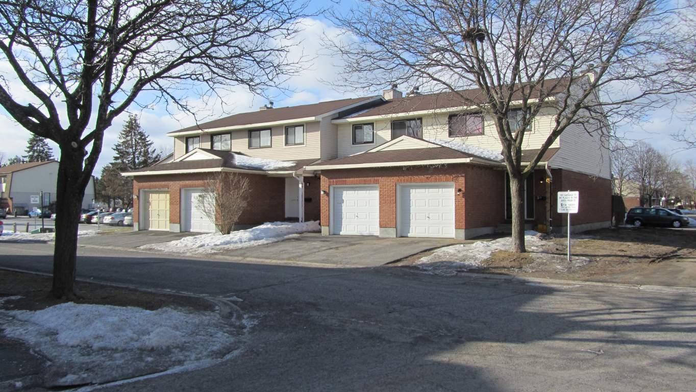 Craig Henry South, Court 6 Townhomes Carling Realty Company Ltd.