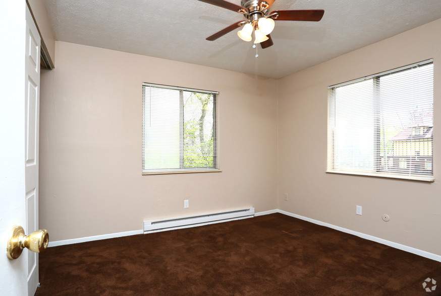 to Case Mansion in Canton, Ohio Case Mansion Flats