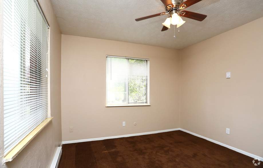 to Case Mansion in Canton, Ohio Case Mansion Flats