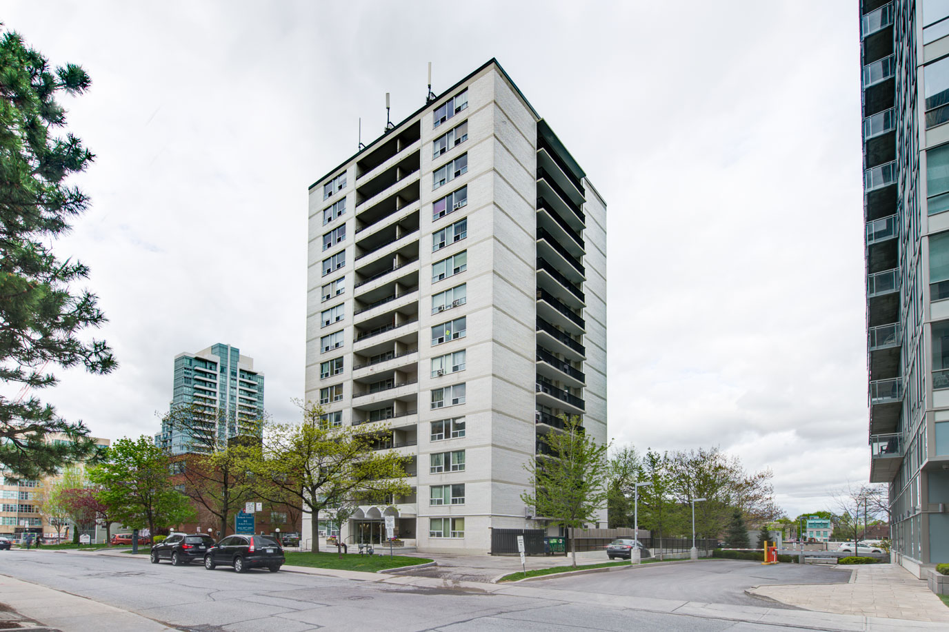 Redpath Tower Yonge and Eglinton Apartments Compten