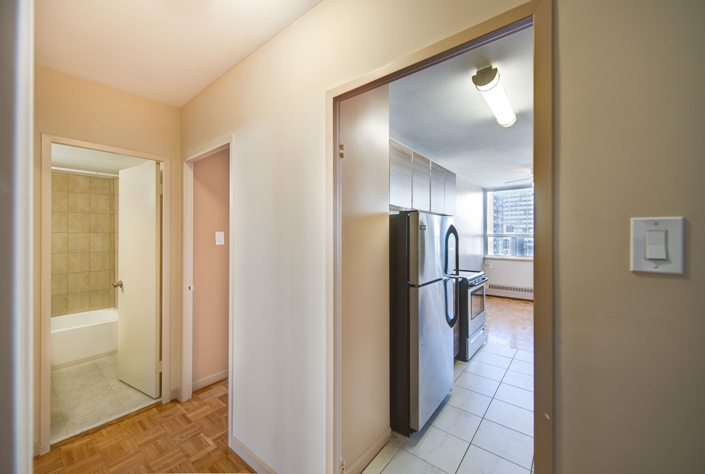 Holly Tower Yonge and Eglinton Apartments Compten