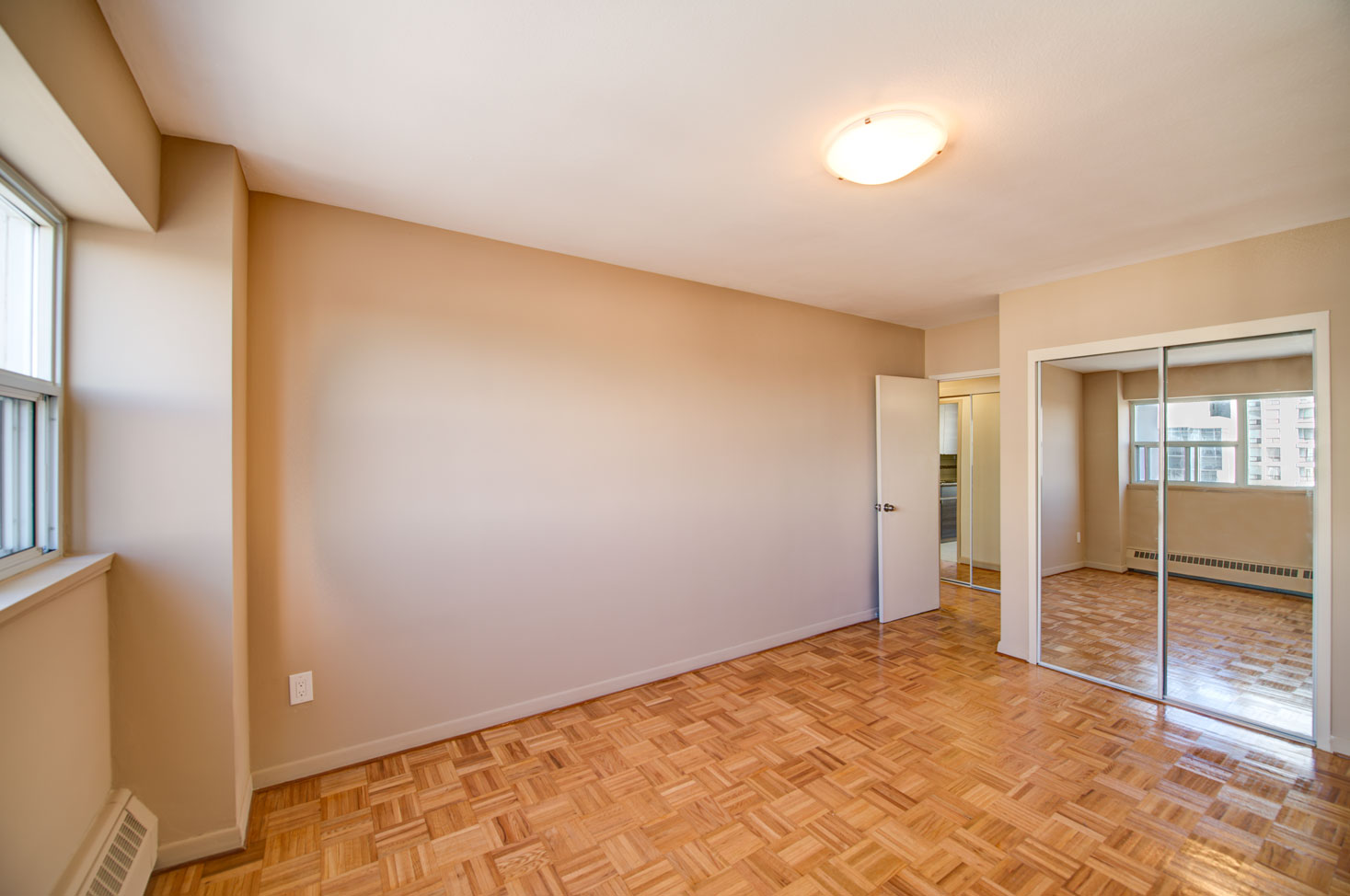 Holly Tower Yonge and Eglinton Apartments Compten