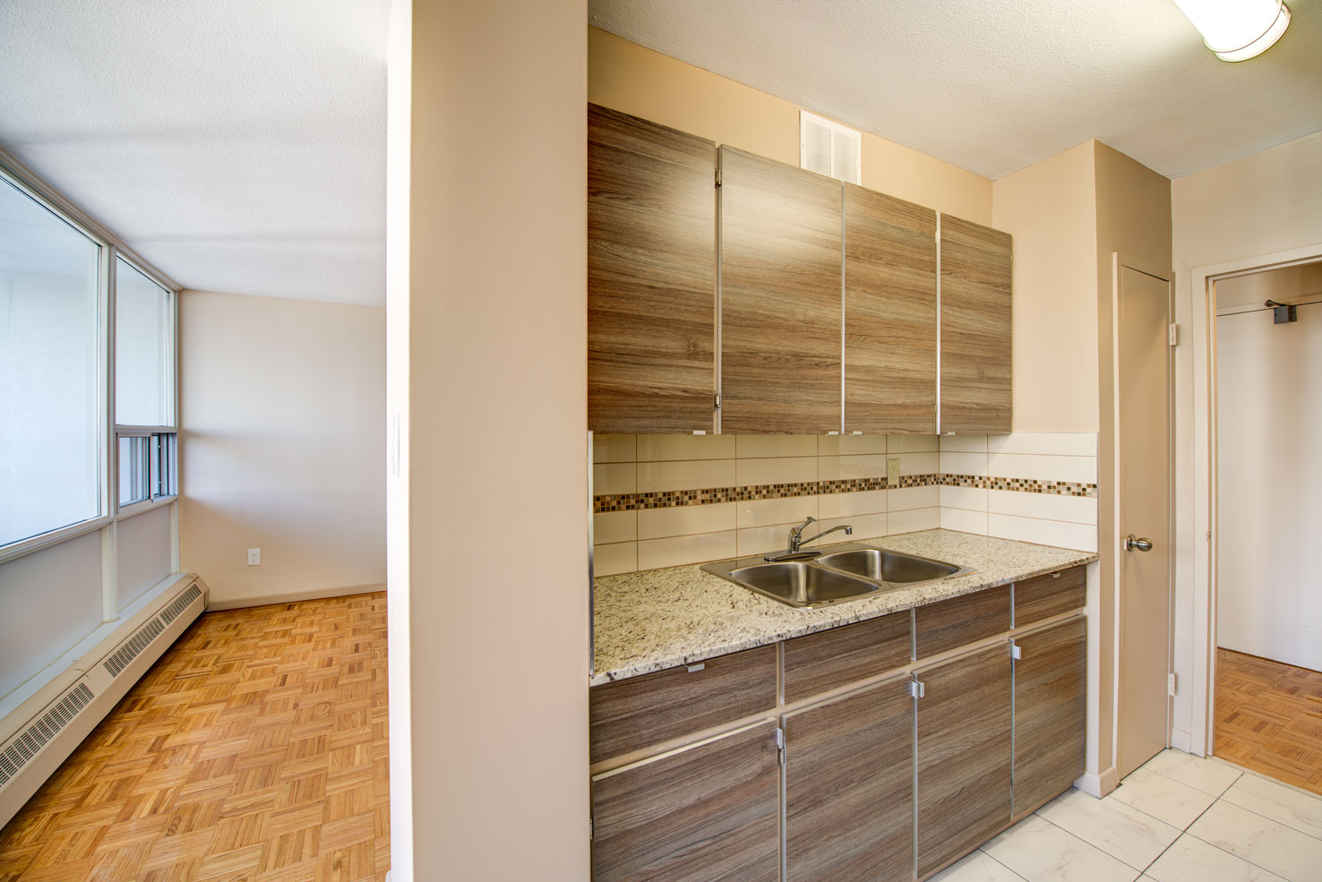 Dunfield Tower Yonge and Eglinton Apartments Compten