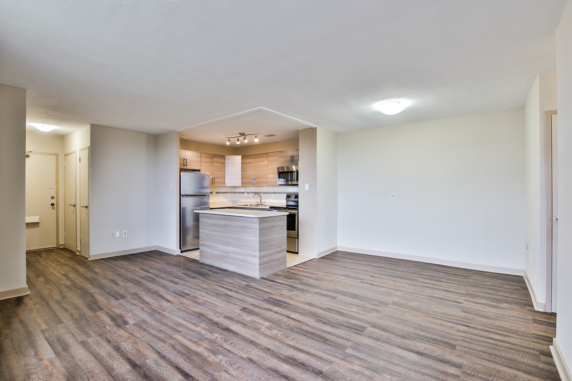 Linwood Apartments Dixie and Bloor Mississauga Compten