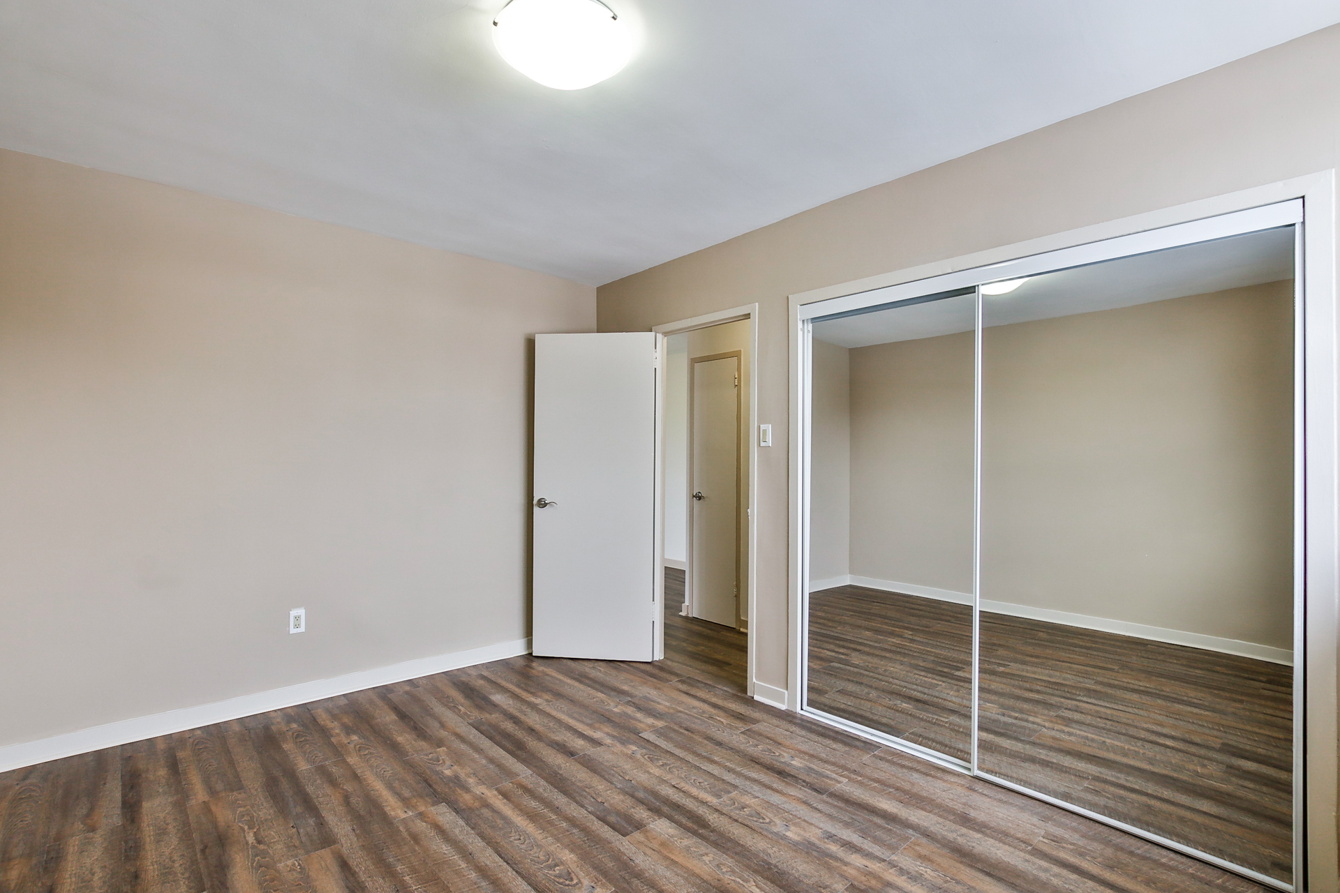 Linwood Apartments Dixie and Bloor Mississauga Compten