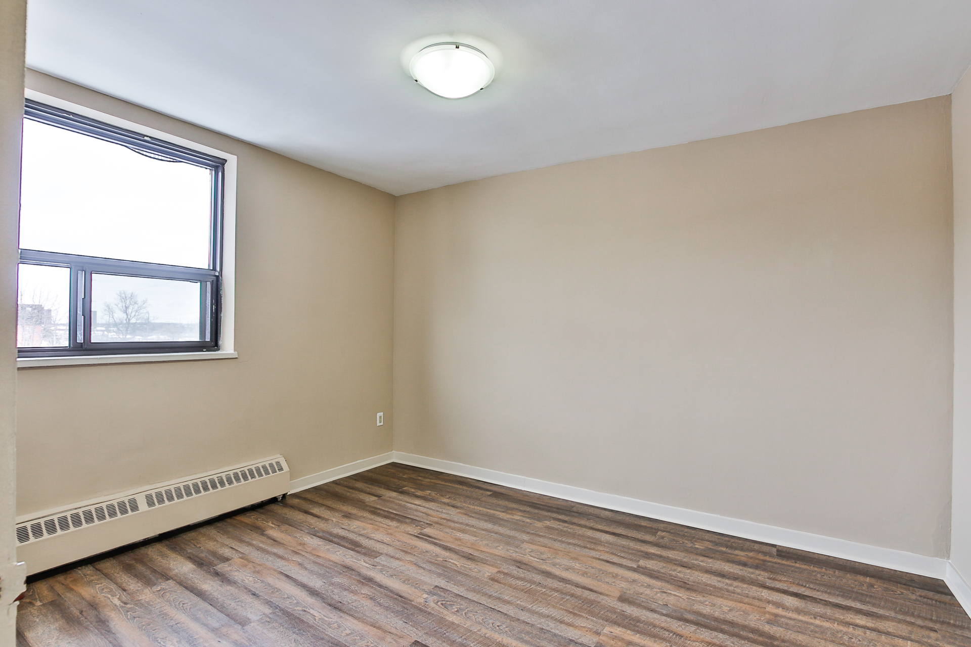 Linwood Apartments Dixie and Bloor Mississauga Compten