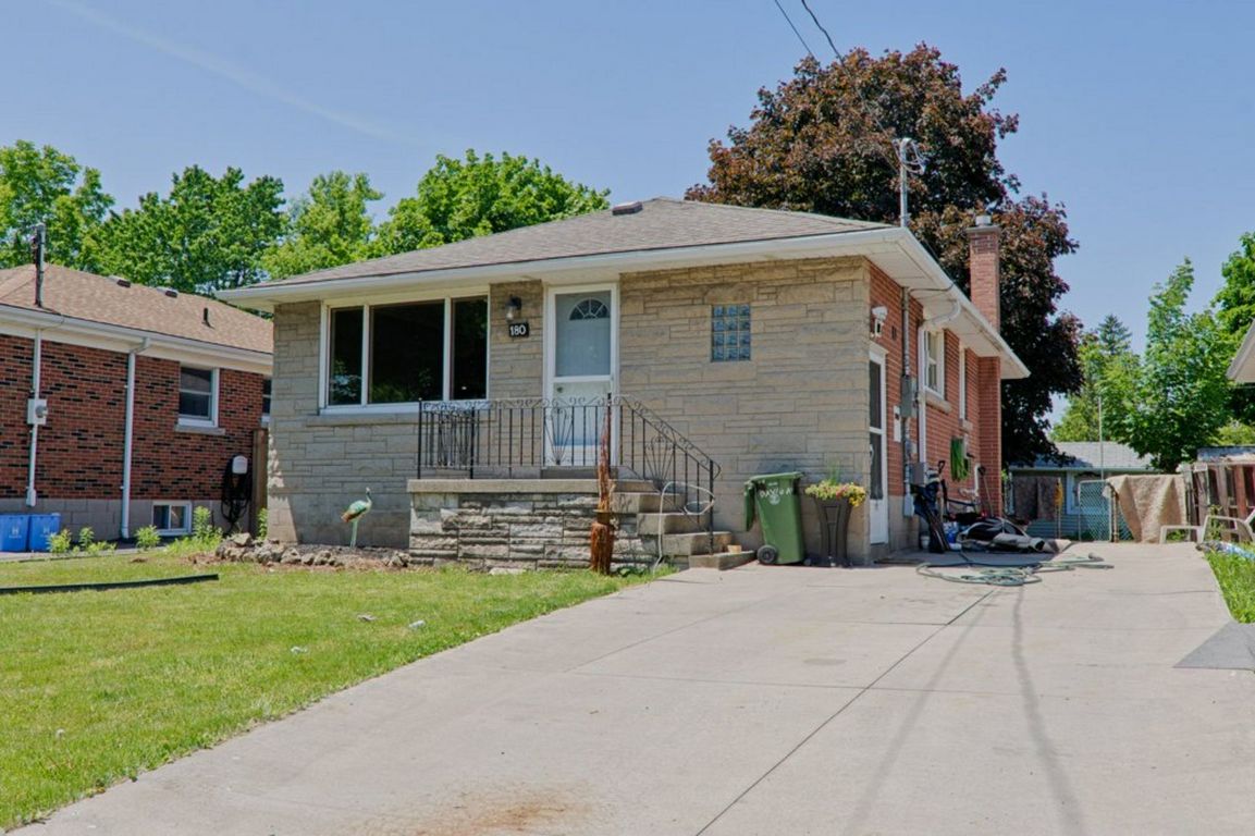 180 DAVID AVE., HAMILTON, ON Main Floor Cornerstone Select Properties