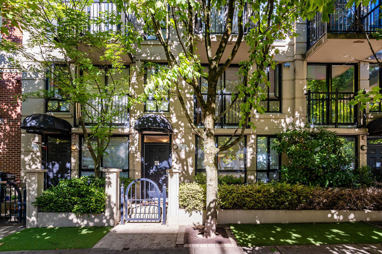 The Beresford Luxury Rental Apartments and Townhouses, 1221 Homer
