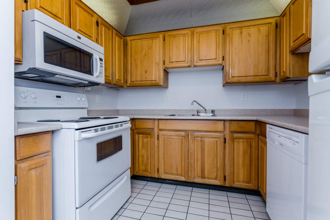 Willow Rental Apartments 825 West 8th Ave, Vancouver, B.C.