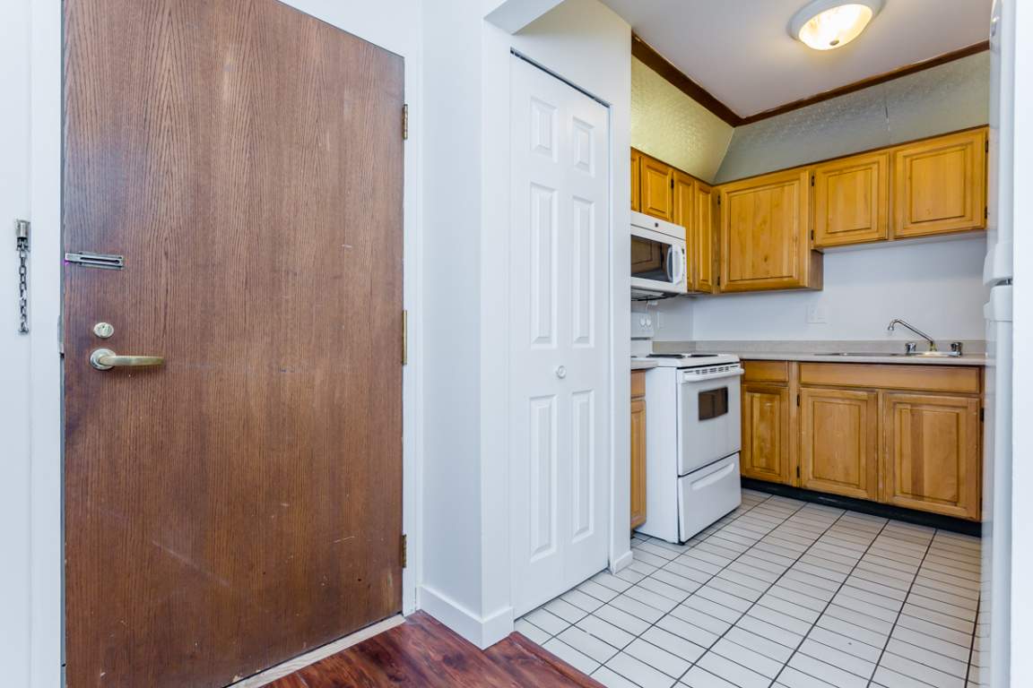 Fairview Rental Apartments 825 West 8th Ave, Vancouver, B.C