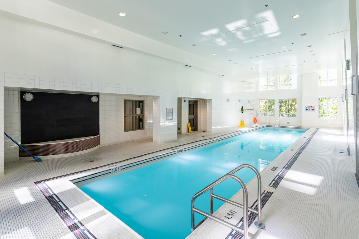 The Beresford Luxury Rental Apartments and Townhouses, 1221 Homer