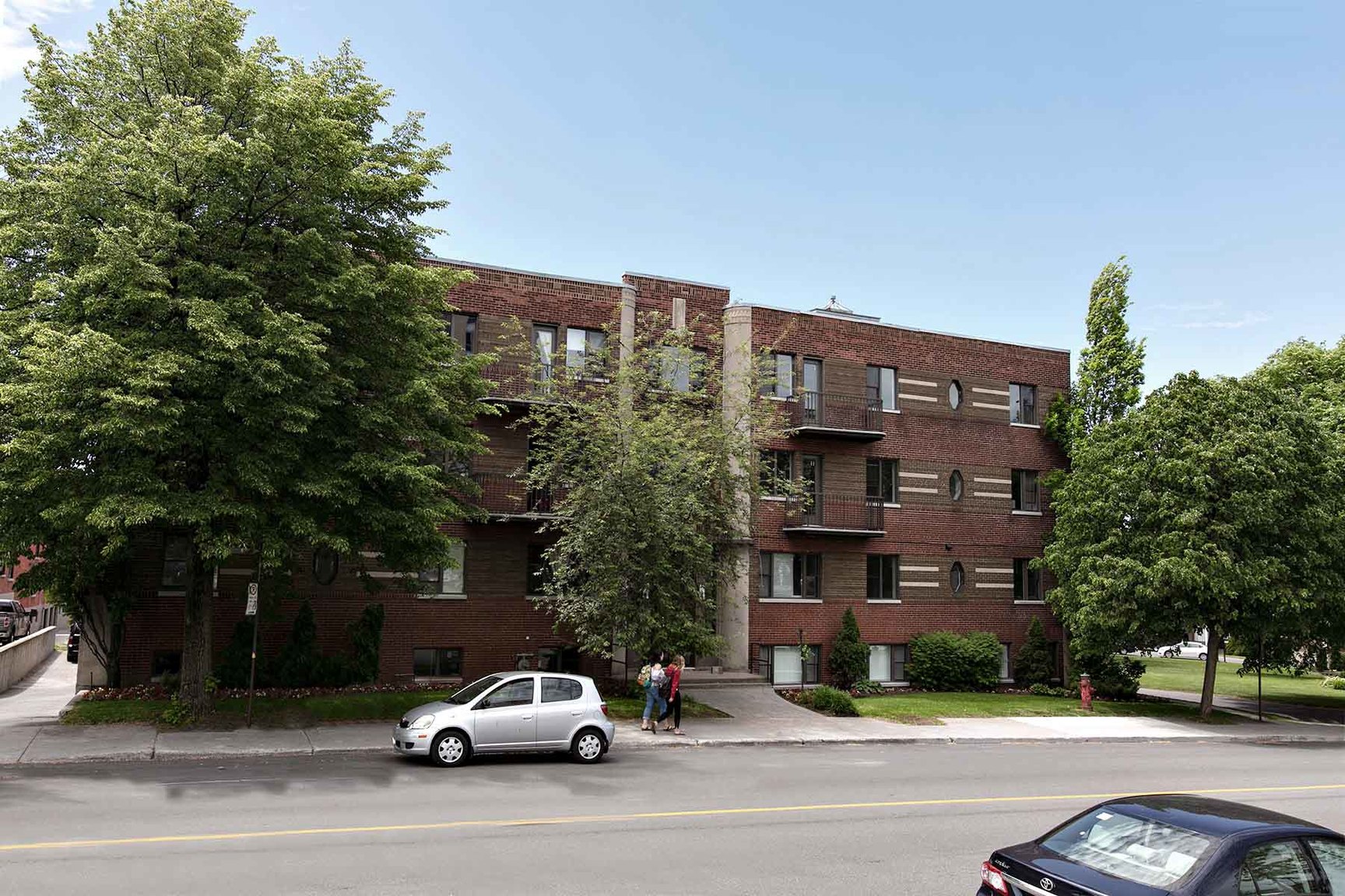 5600 Avenue Decelles — photo 2