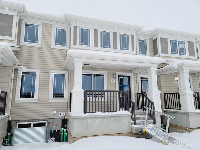 990 Stillwater Blvd NW