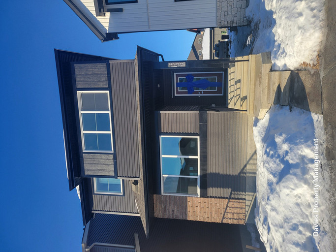 2222 Muckleplum Crescent SW - MAIN