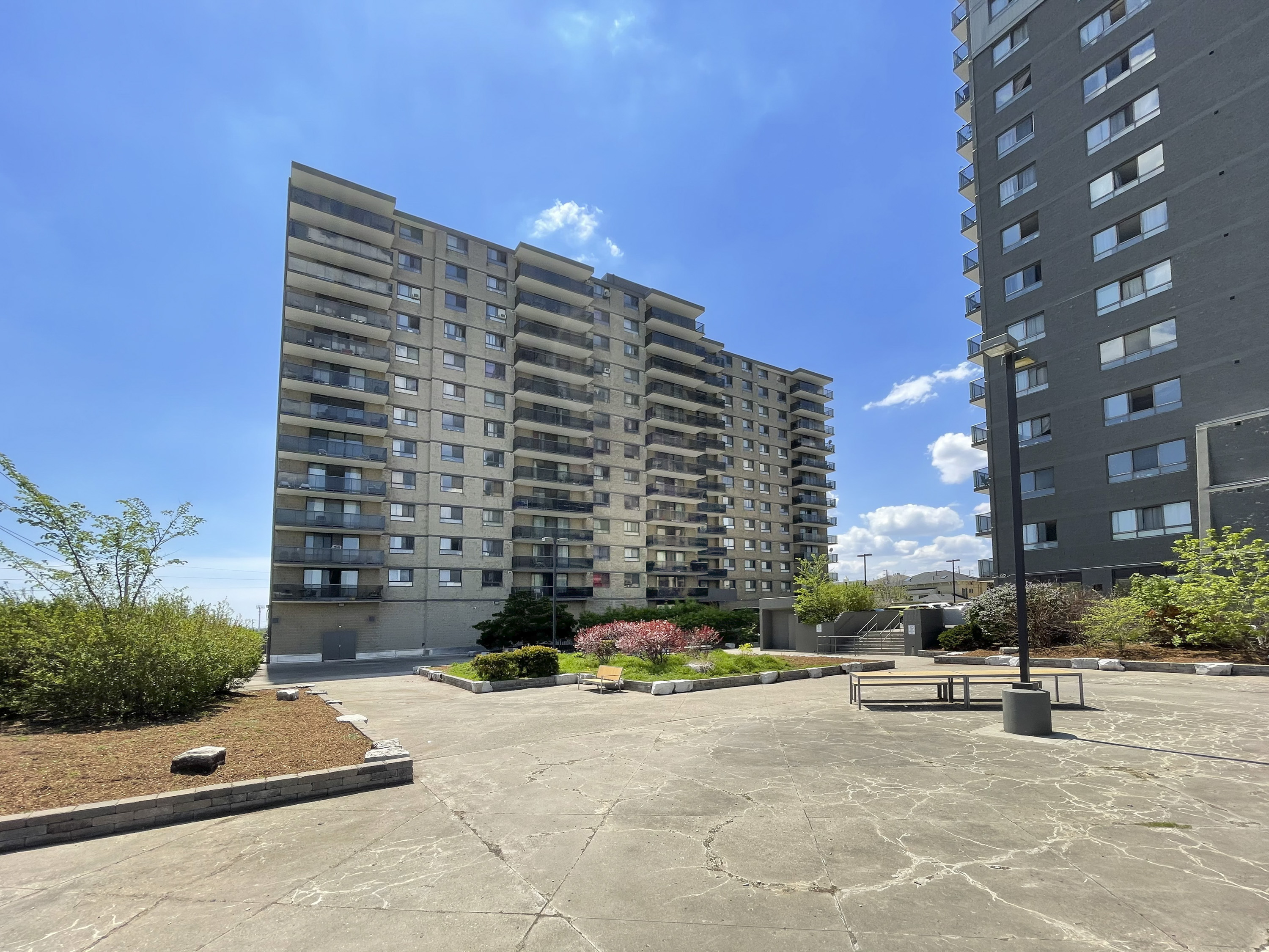 Centennial Towers Apartments For Rent in Brantford Ontario DMS