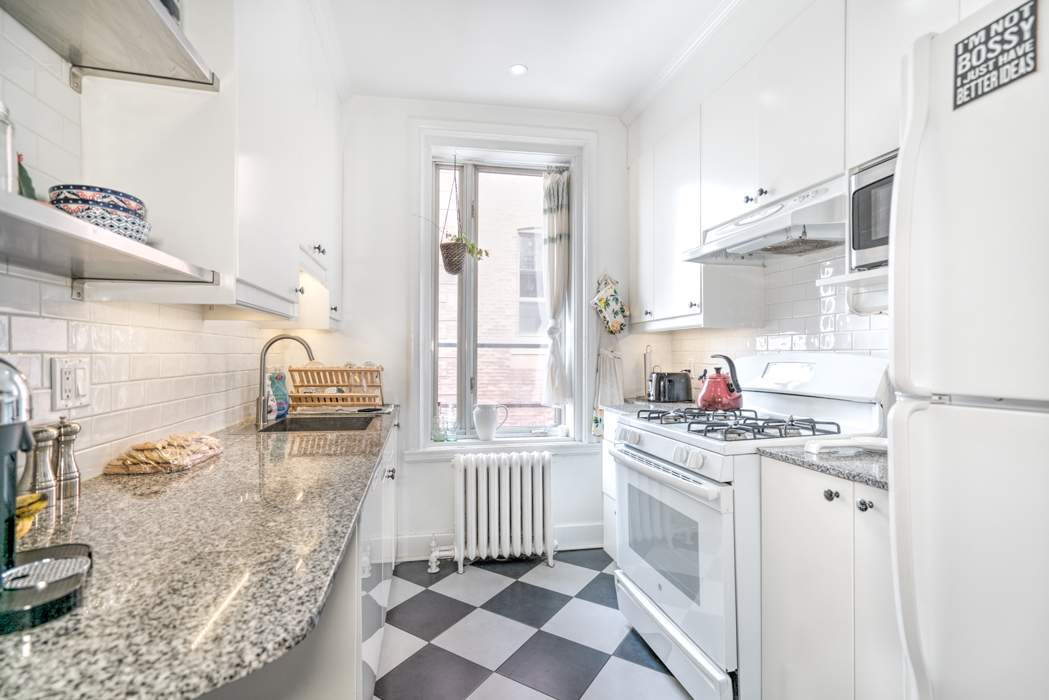 Appartement à louer 4 ½ Montréal 130 Prince Arthur West Kangalou