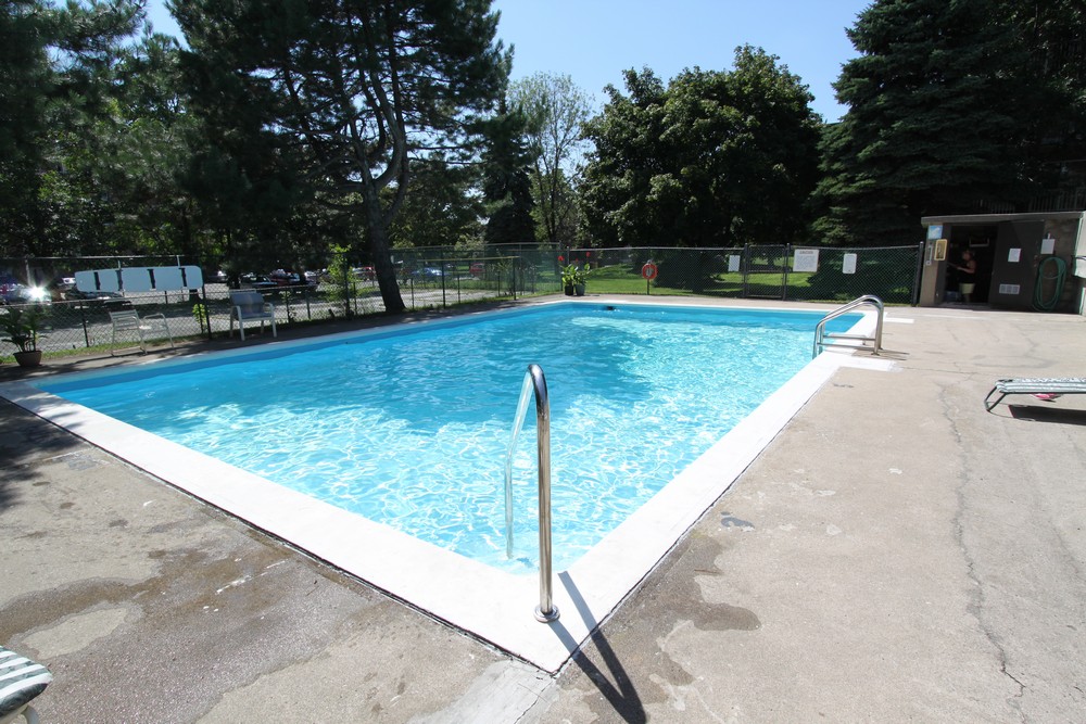 345 Willowdale Crescent, Sarnia, ON N7T 7T5 — photo 2