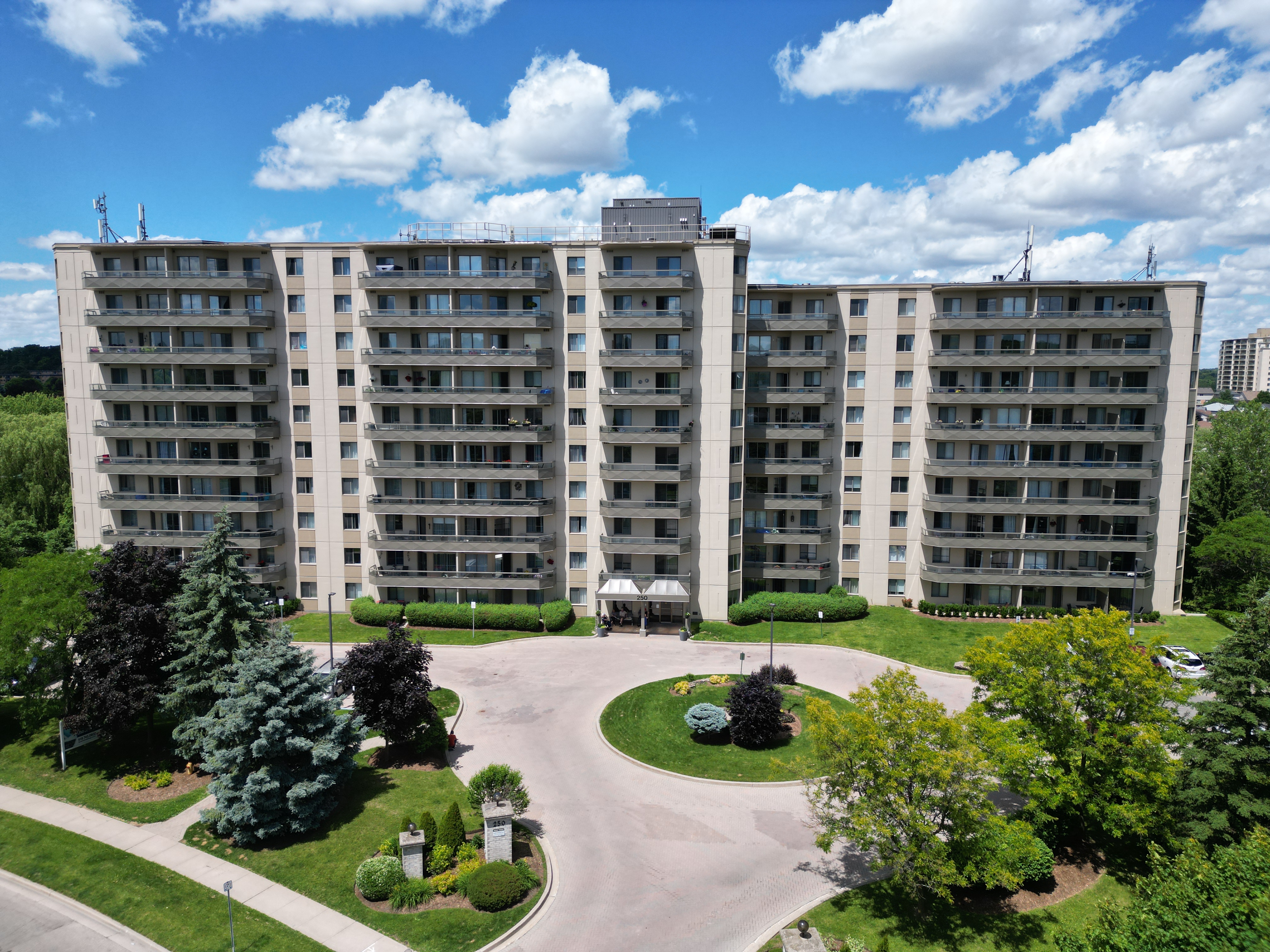 250 Country Hill Drive, Kitchener, ON N2E 3L9 — photo 1