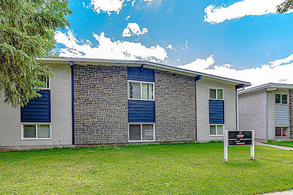 COZY Crescent Heights Studio with Kitchen &amp; AMAZING Location!