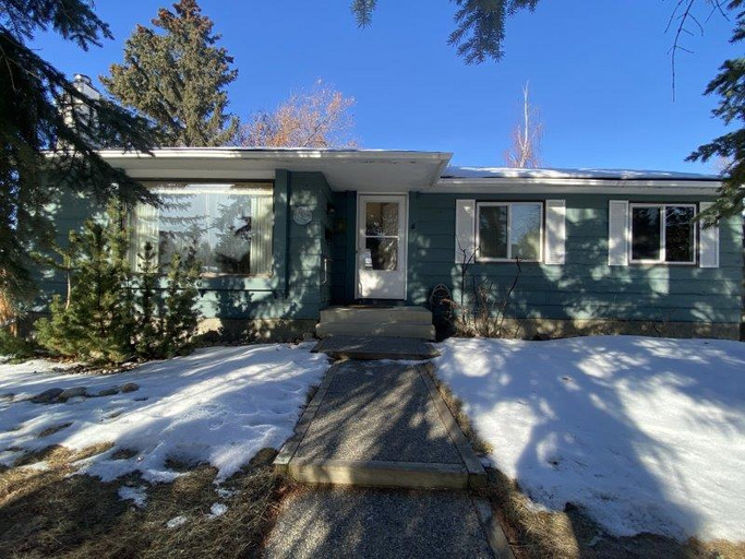 Spacious 3 BEDROOM 2 BATHROOM HOME! Featured Properties