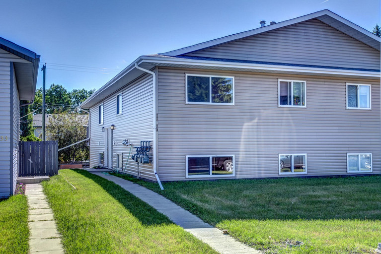 3 Bedroom Walkout Basement Suite w/ Insuite Laundry! | 231 Centre Street Strathmore! Featured Properties