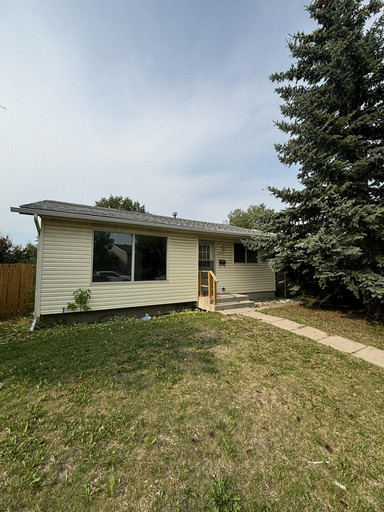 3 BEDROOM / 1 BATH HOUSE IN CASTLERIDGE-TONS OF SPACE FOR STORAGE A MUST SEE Featured Properties