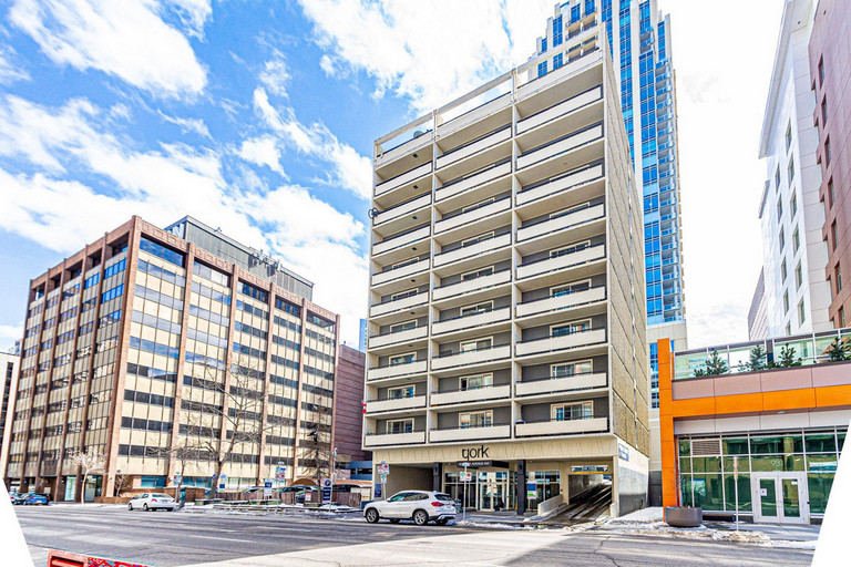 1 Bedroom + Den in The York!